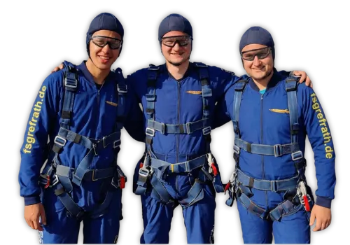 Drei Fallschirmspringer in blauen Anzügen aufgestellt. Gäste von Fallschirmsport Grefrath.