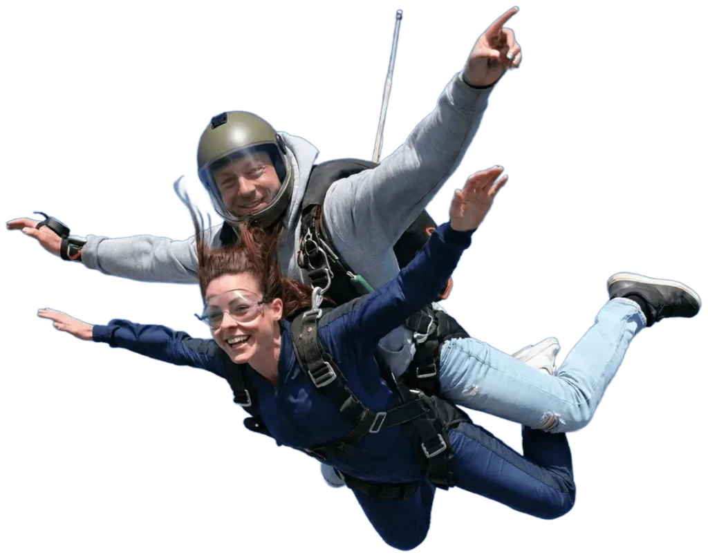 Mann und Frau fallen beim Fallschirmsprung.