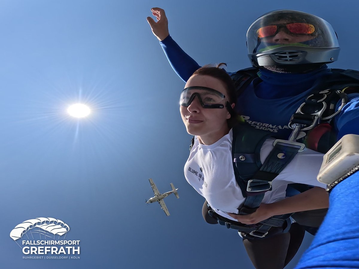 Schirmfahrt – unten fliegt die Supervan vorbei